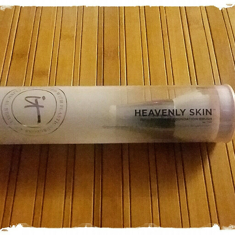 It Cosmetics Foundation Brush